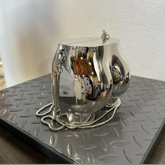 Silver Metallic Clutch with Reflective Finish - Picture 1 of 6